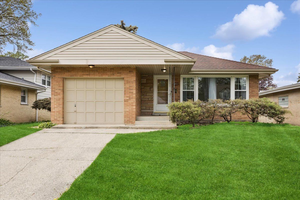748 Rohde Avenue, Hillside, IL 60162