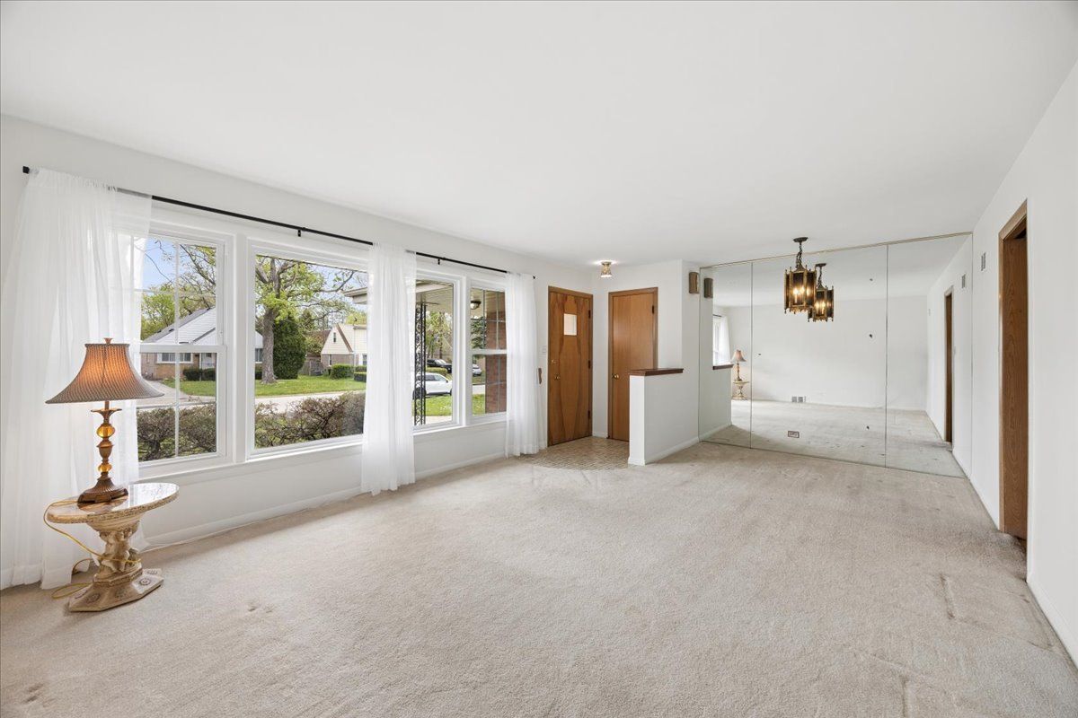 748 N Rohde Avenue, Hillside, IL 60162