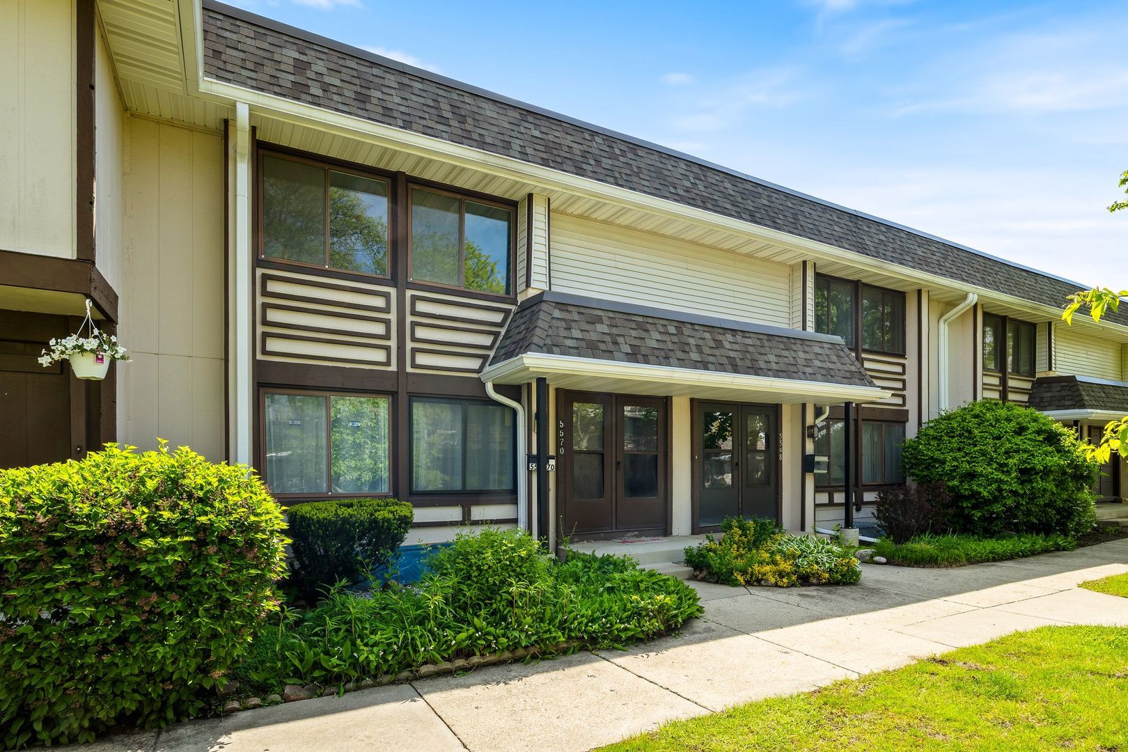 5570 Court F — Hanover Park, IL 60133