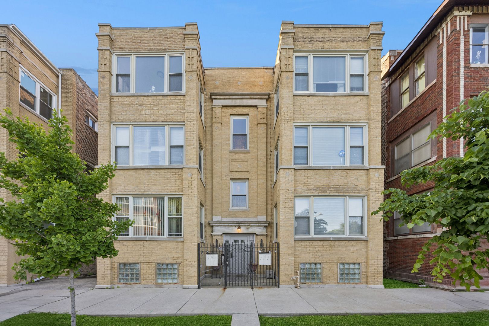 1552 E 65th Place #3 — Chicago, IL 60637