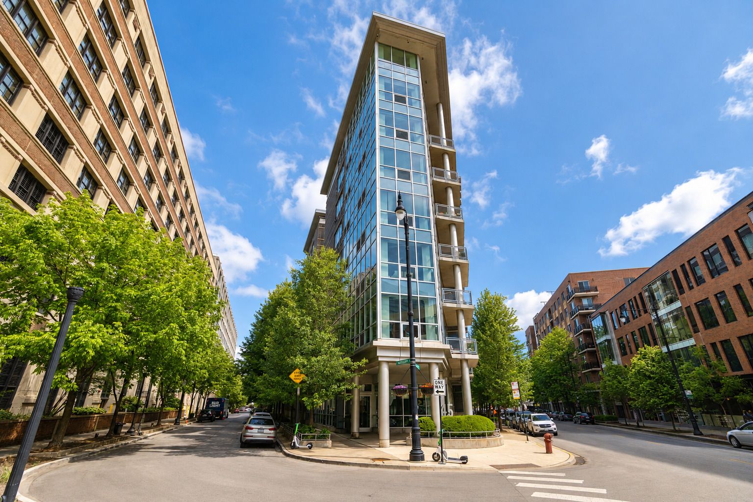 845 N Kingsbury Street #704 — Chicago, IL 60610