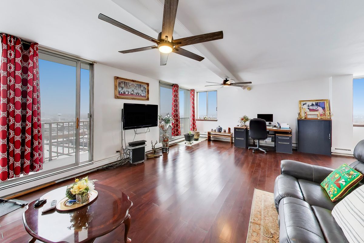 40 N Tower Road #16N, Oak Brook, IL 60523