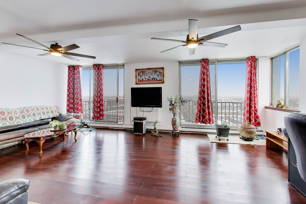 40 N Tower Road #16N, Oak Brook, IL 60523