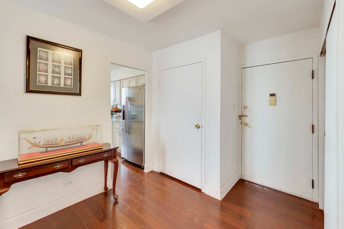 40 N Tower Road #16N, Oak Brook, IL 60523