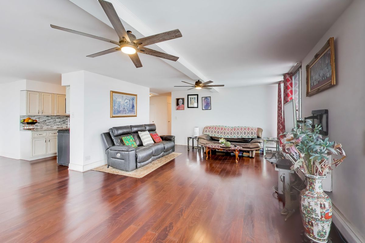 40 N Tower Road #16N, Oak Brook, IL 60523