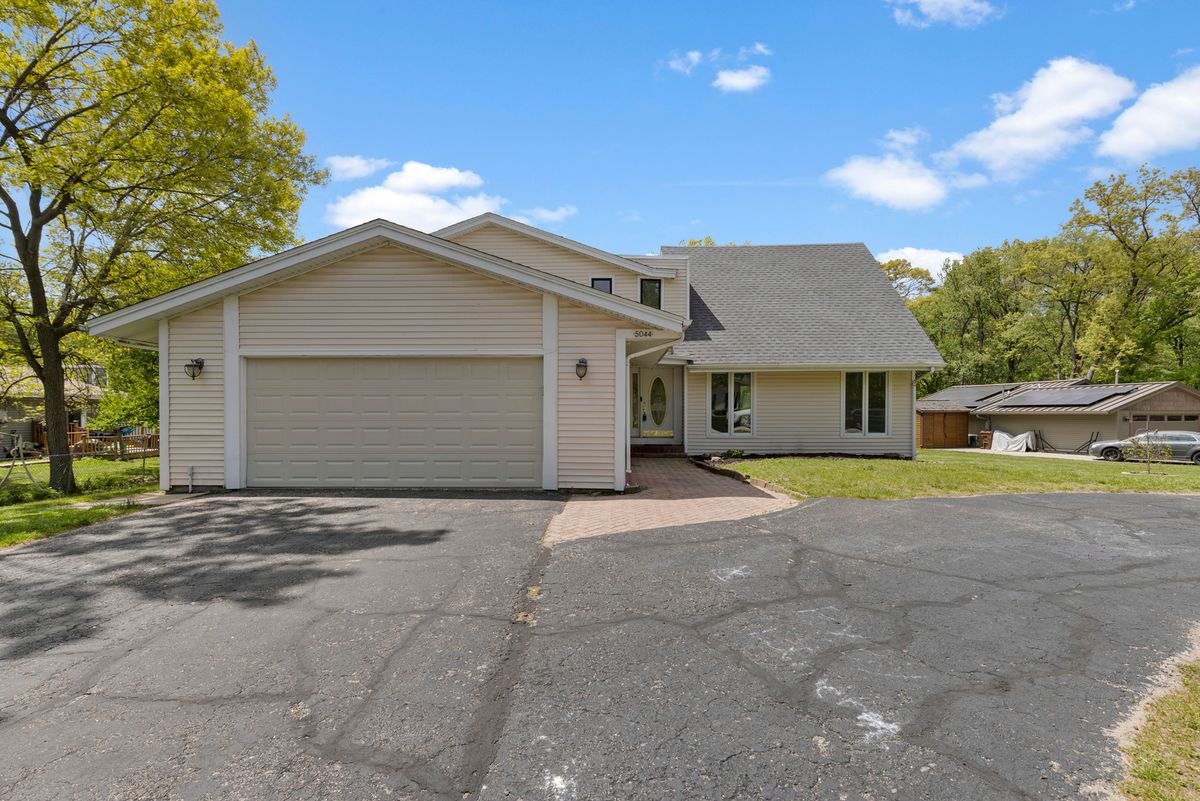 5044 Lanterne Court, Loves Park, IL 61111