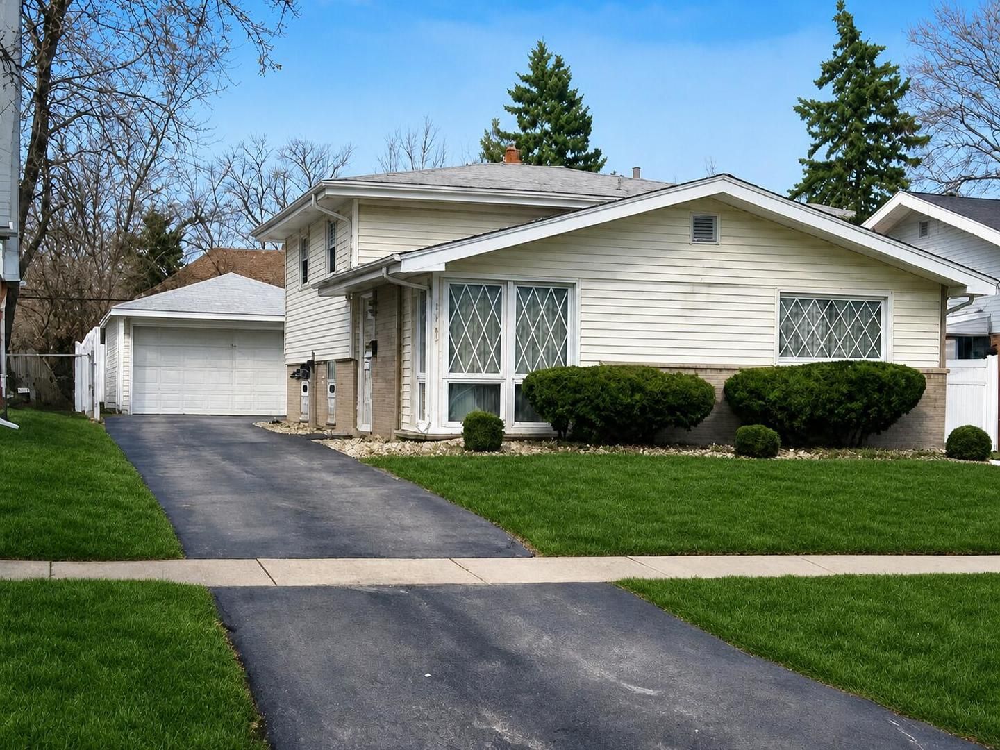3961 168th Street — Country Club Hills, IL 60478