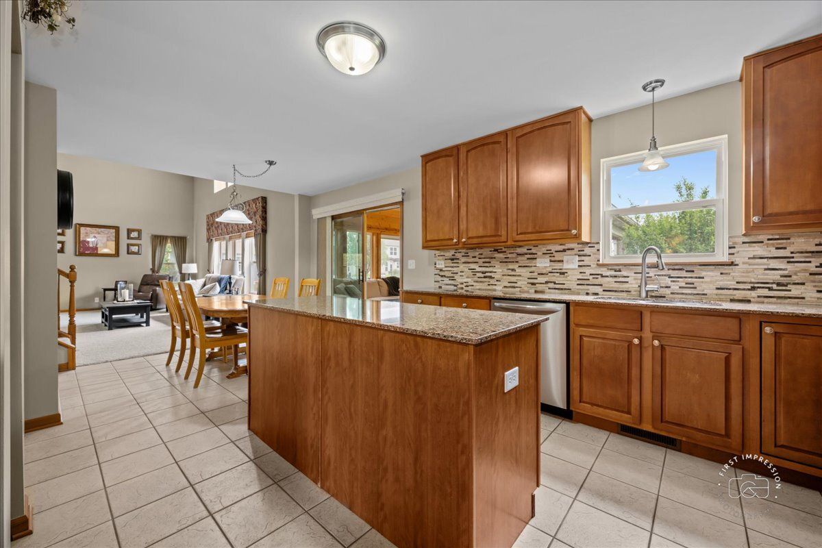 2518 Imgrund Road, North Aurora, IL 60542