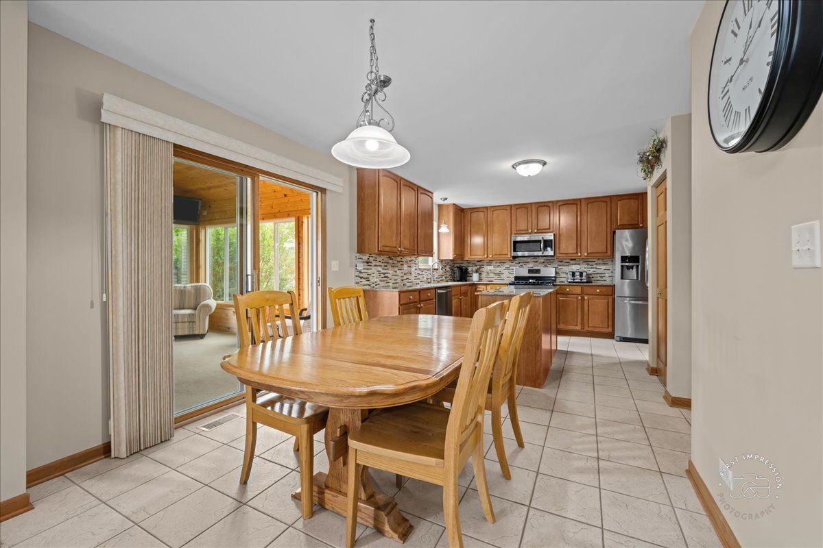 2518 Imgrund Road, North Aurora, IL 60542