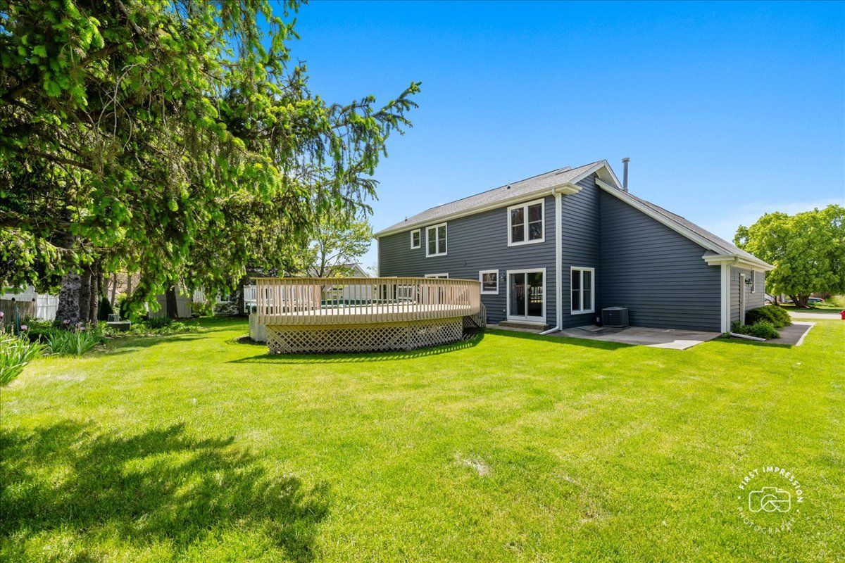 1600 Huntington N Drive, Algonquin, IL 60102