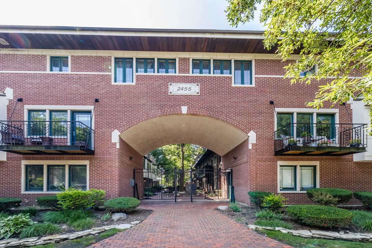 2455 OHIO Street, Chicago, IL 60612