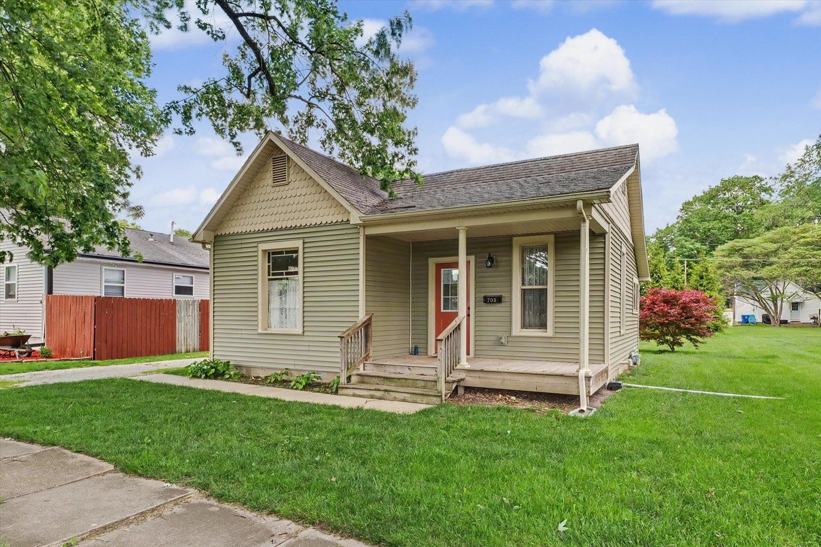 708 E Center Street — Monticello, IL 61856
