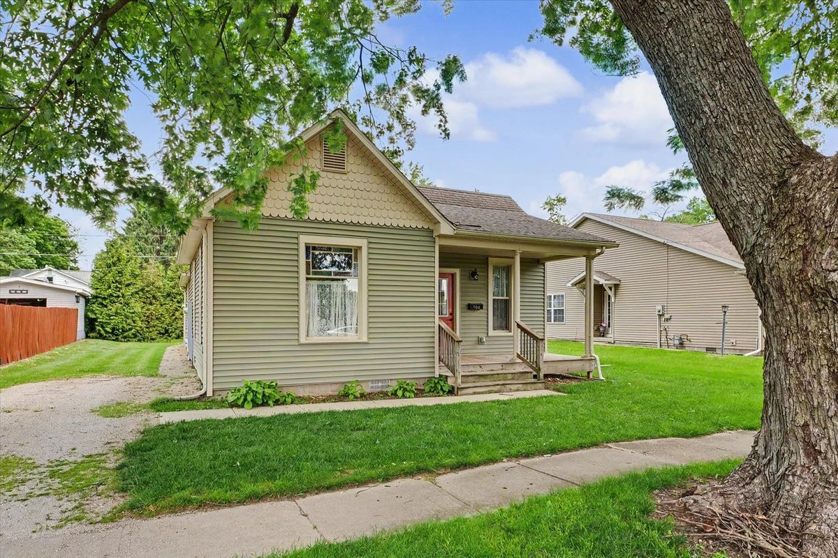 708 E Center Street, Monticello, IL 61856