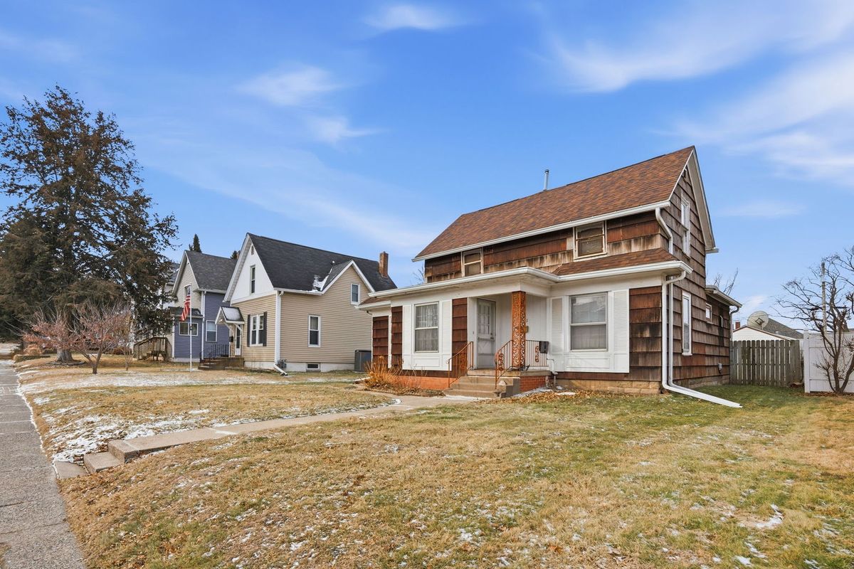 411 39th Street, Moline, IL 51265