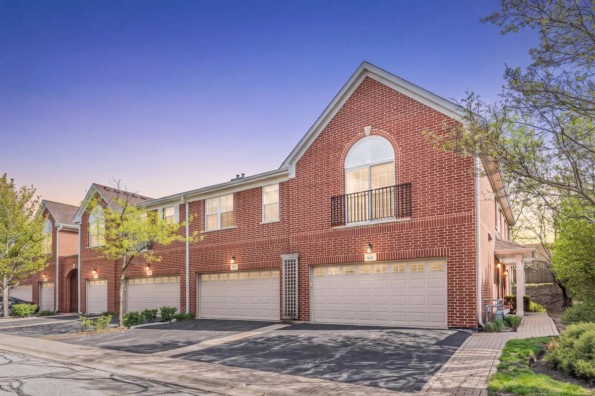 947 Kensington Drive, Northbrook, IL 60062