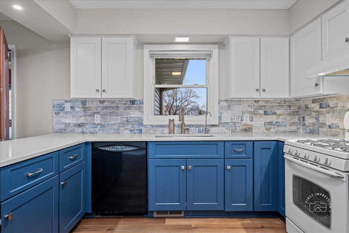 701 Viking Drive, Batavia, IL 60510