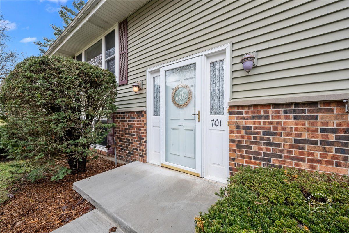 701 Viking Drive, Batavia, IL 60510