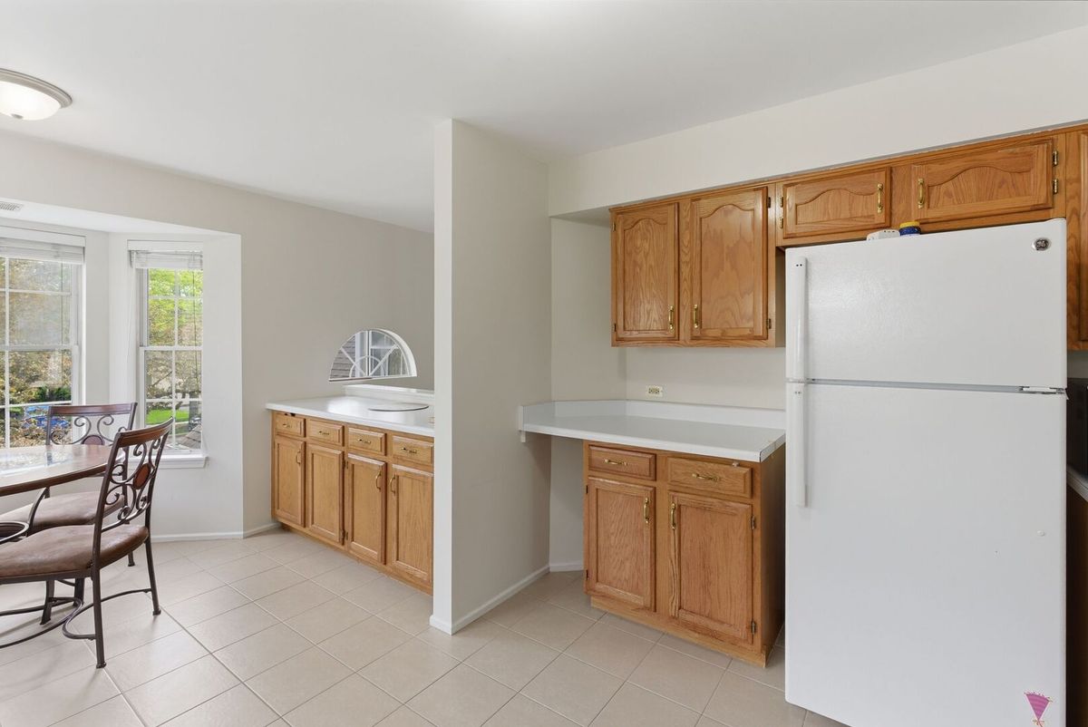206 Glasgow Lane #B206, Schaumburg, IL 60194