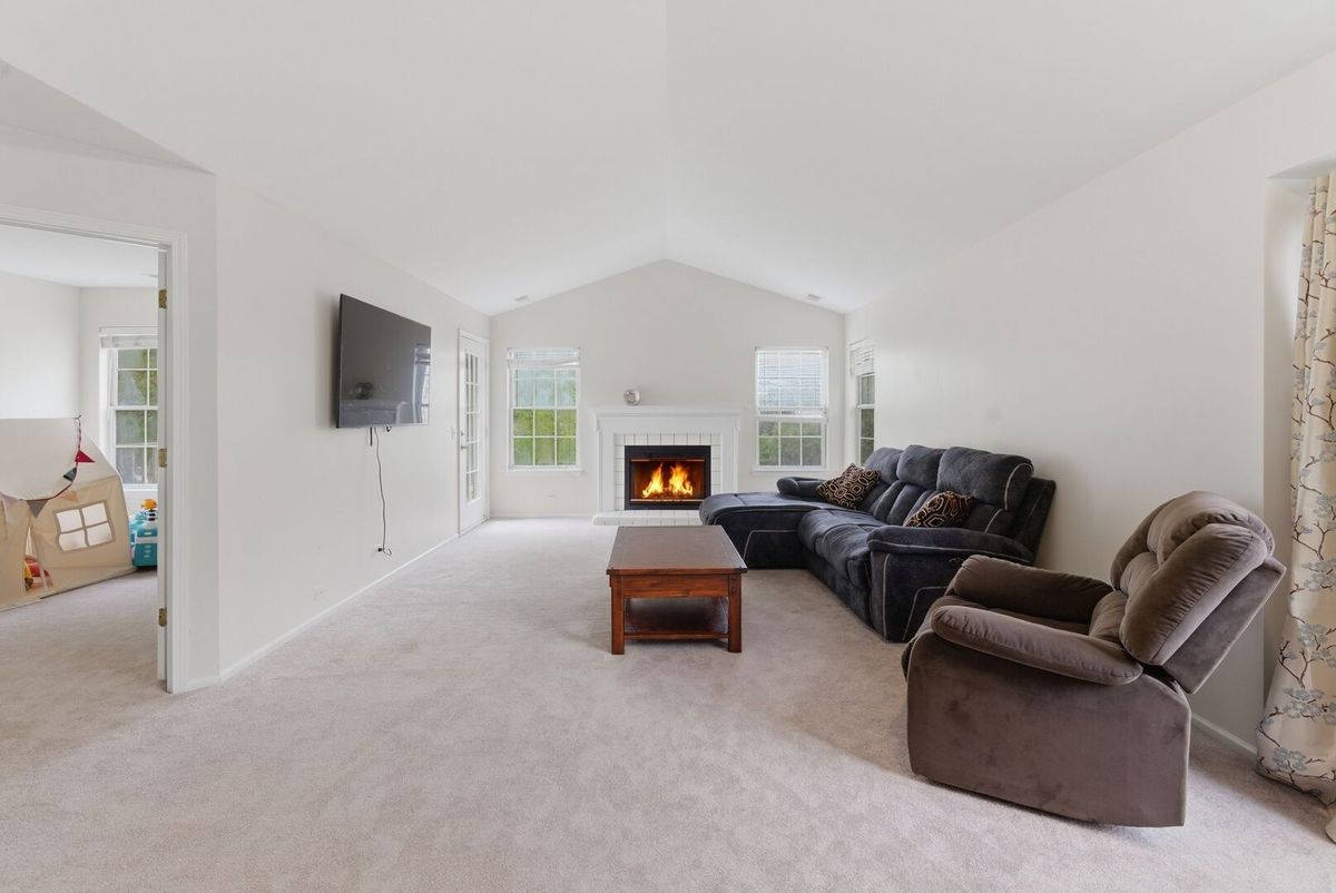 206 Glasgow Lane #B206, Schaumburg, IL 60194