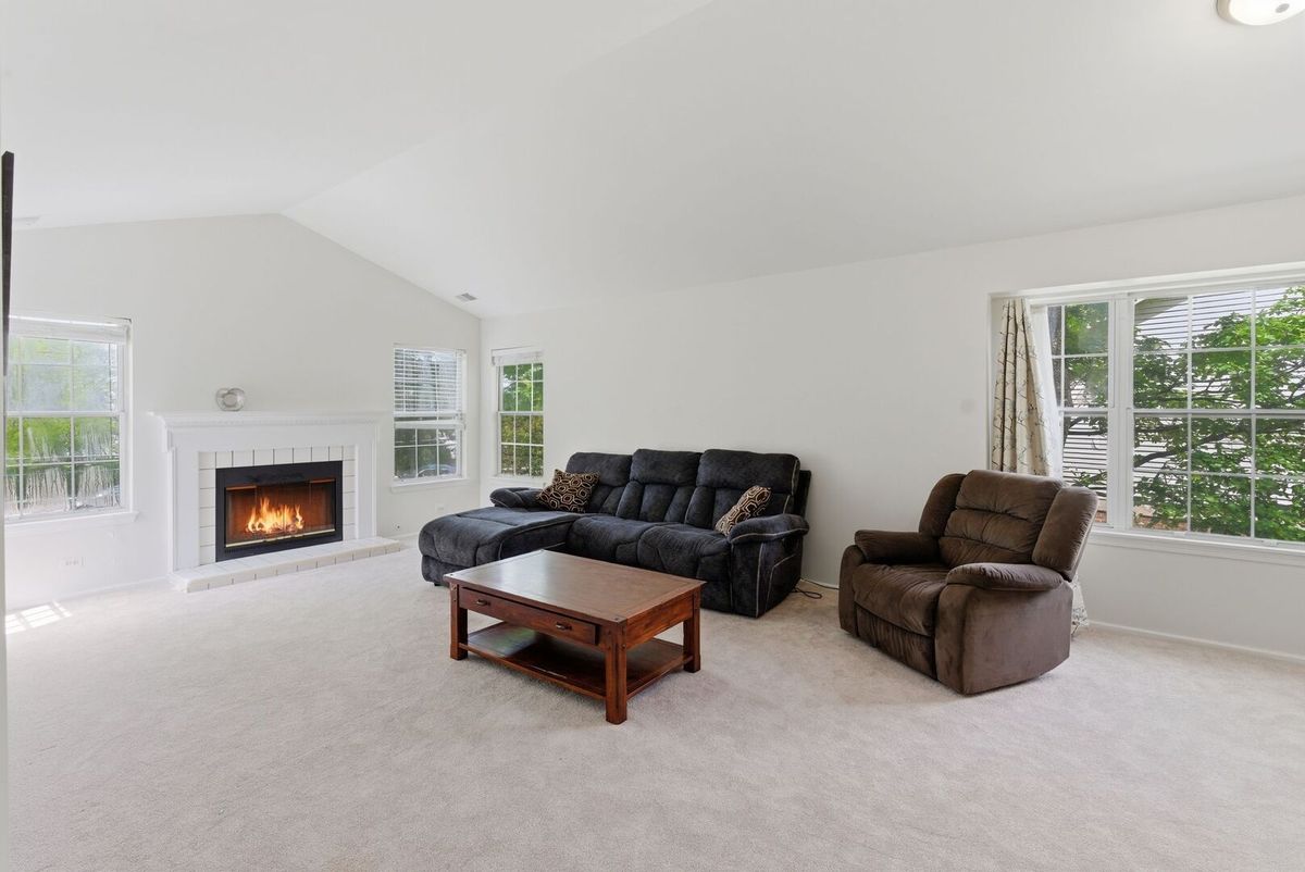 206 Glasgow Lane #B206, Schaumburg, IL 60194