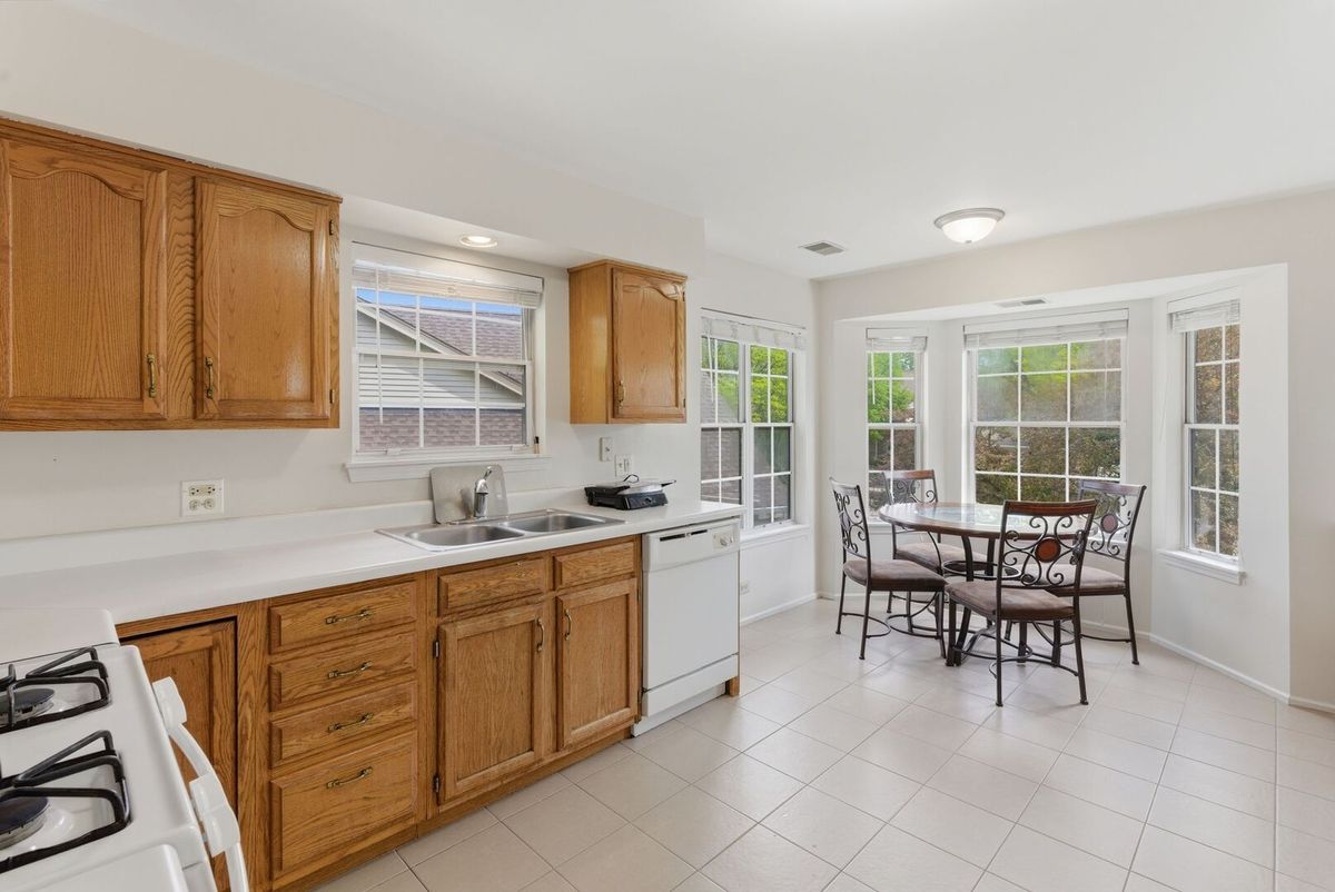 206 Glasgow Lane #B206, Schaumburg, IL 60194