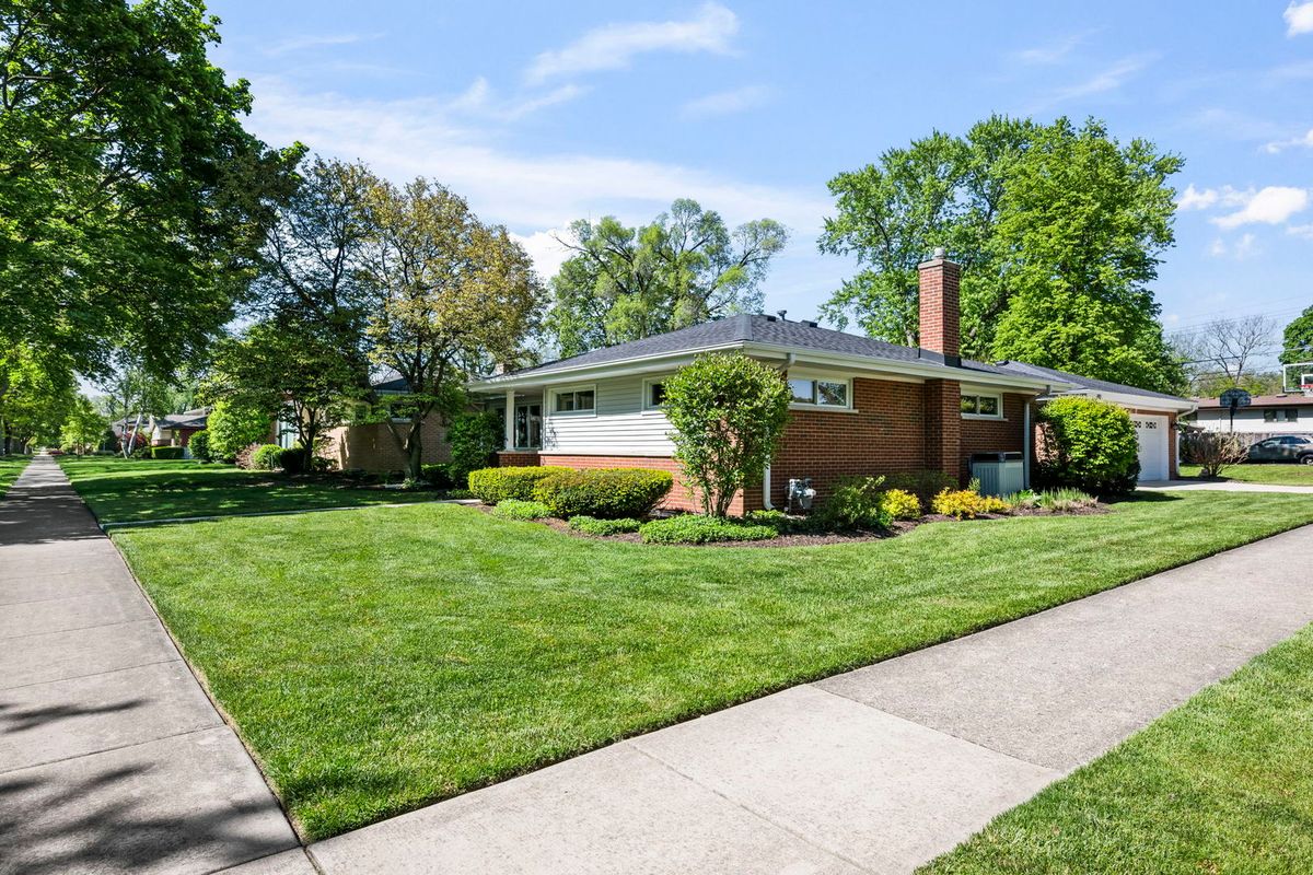 132 N PHELPS Avenue, Arlington Heights, IL 60004