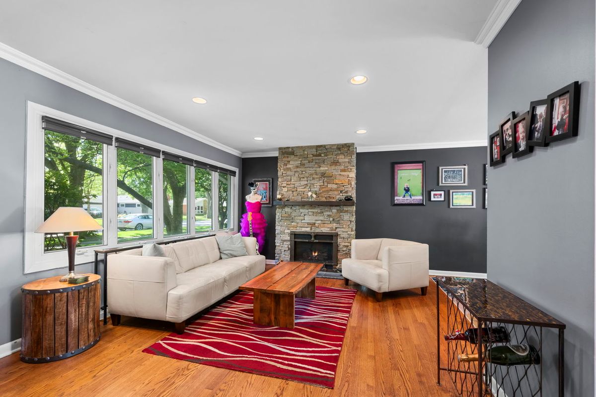 132 N PHELPS Avenue, Arlington Heights, IL 60004