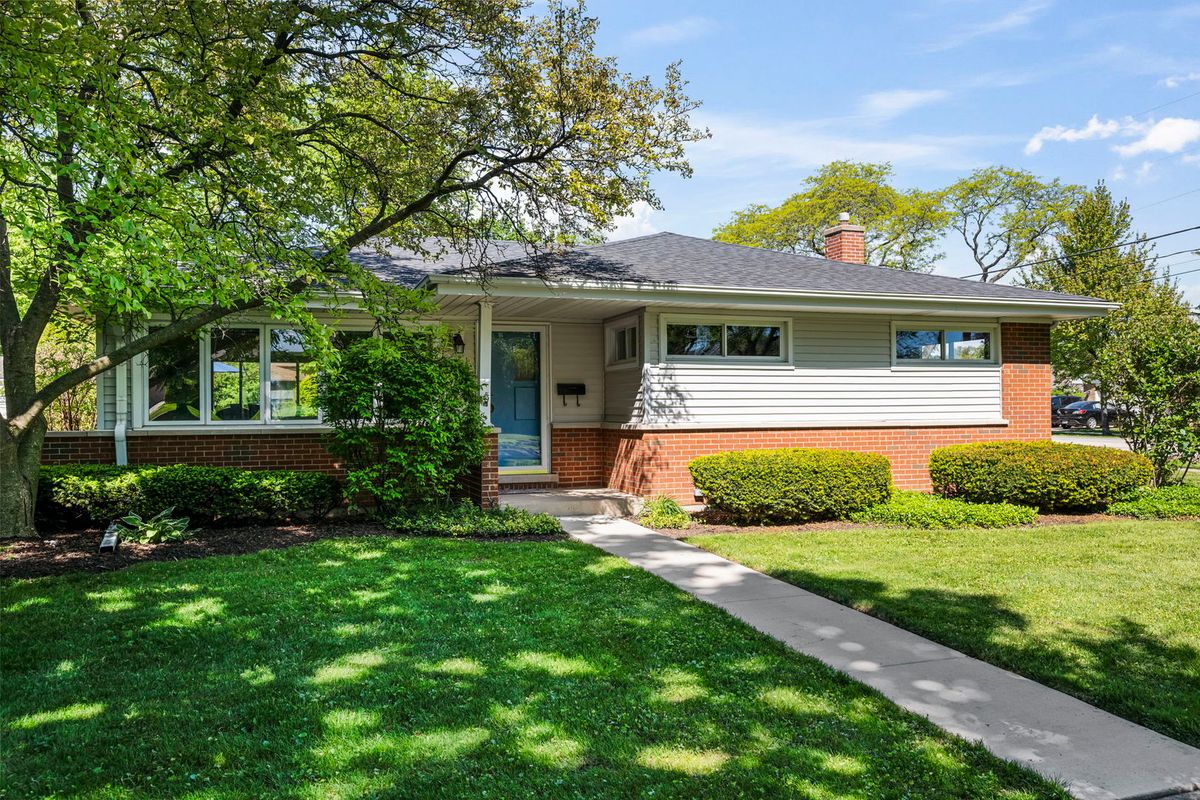 132 N PHELPS Avenue, Arlington Heights, IL 60004