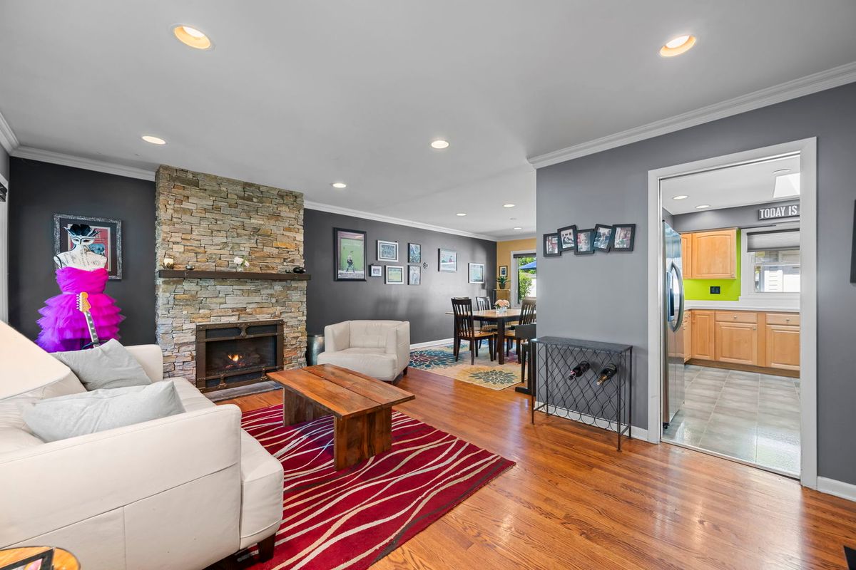 132 N PHELPS Avenue, Arlington Heights, IL 60004