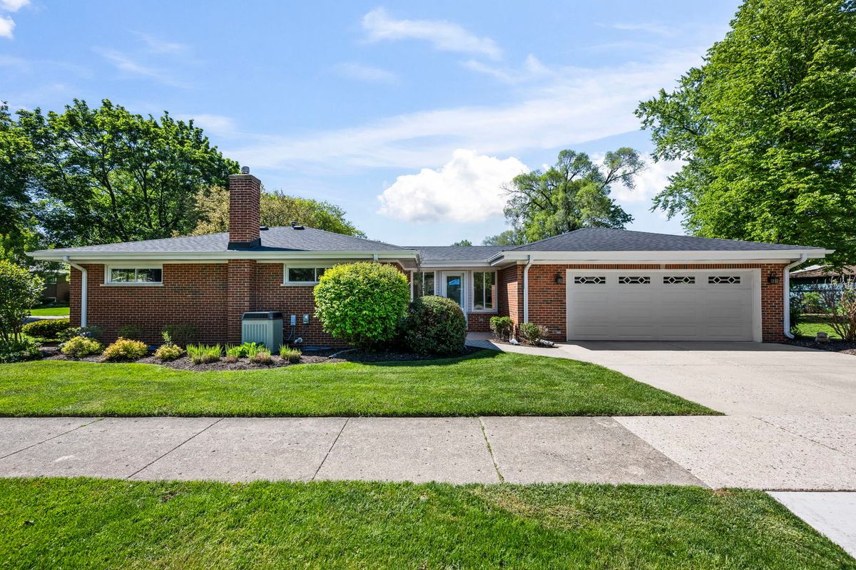 132 N PHELPS Avenue, Arlington Heights, IL 60004