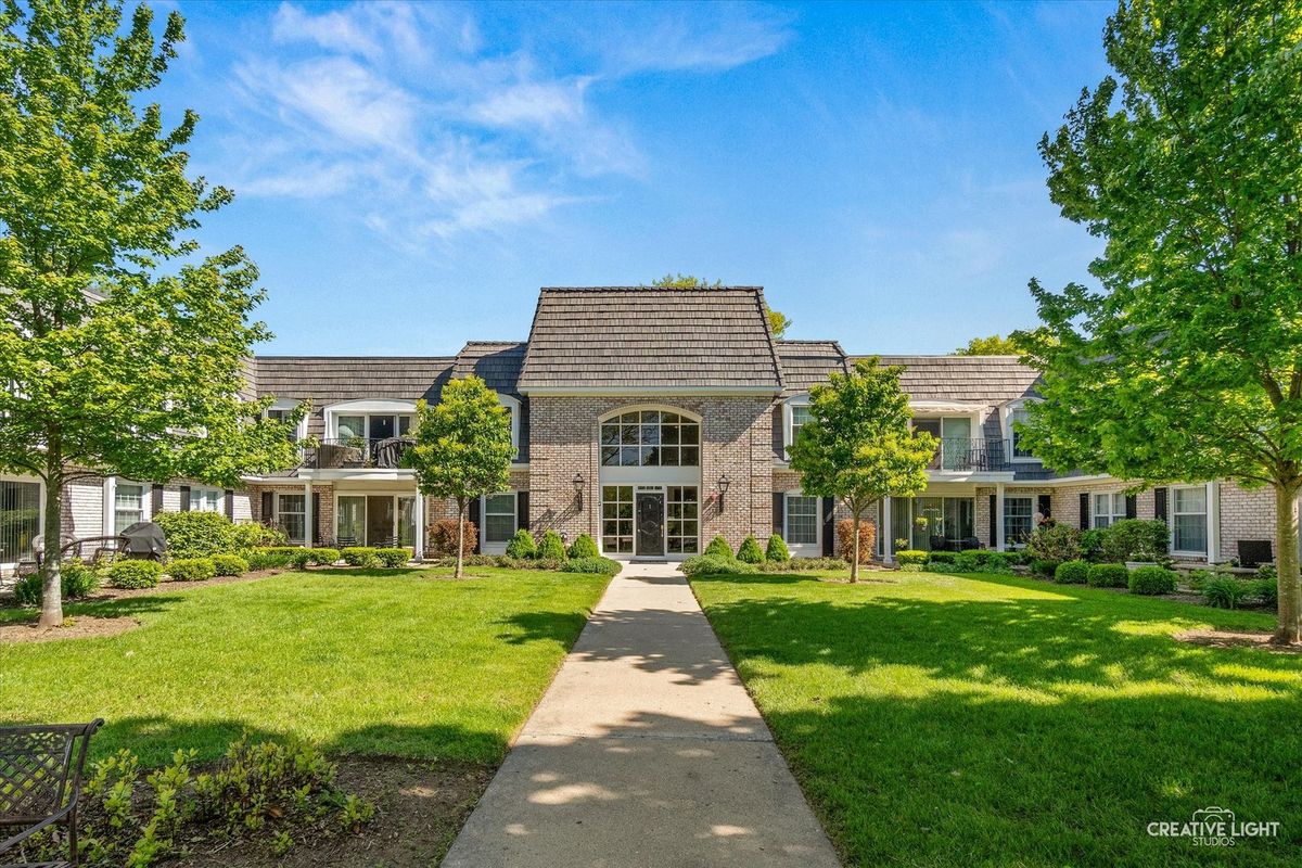 1 Normandie Drive, Sugar Grove, IL 60554