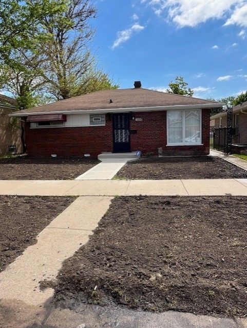 10845 Emerald Avenue, Chicago, IL 60628