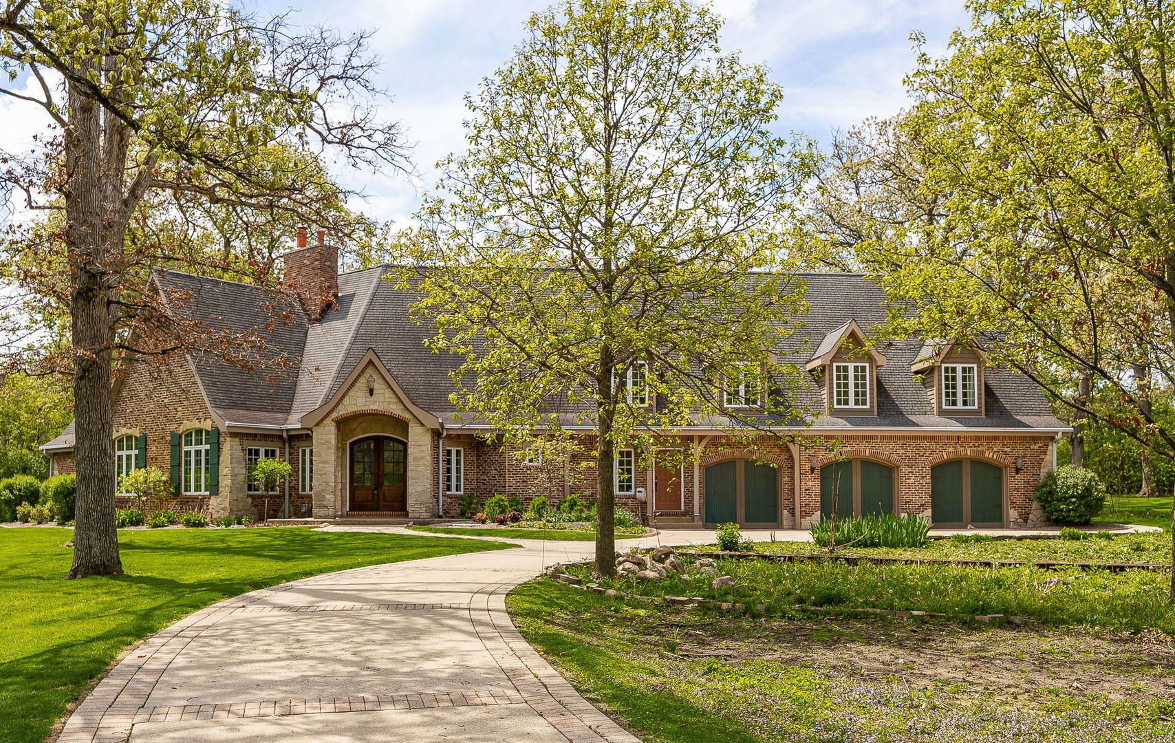 7S460 Donwood Drive — Naperville, IL 60540