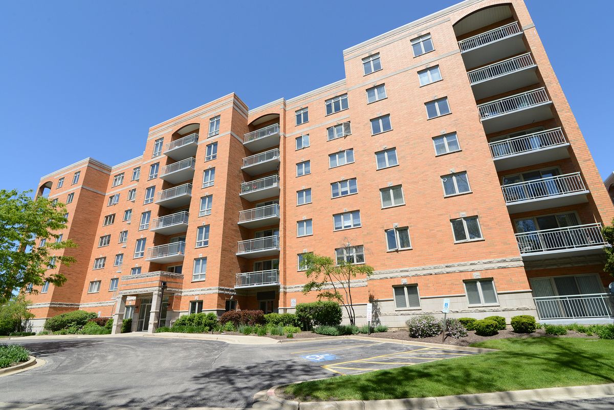 6801 N MILWAUKEE Avenue #707, Niles, IL 60714