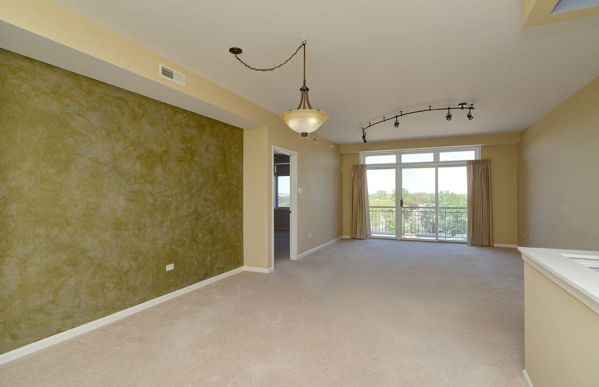 6801 N MILWAUKEE Avenue #707, Niles, IL 60714