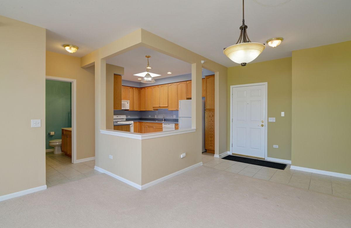 6801 N MILWAUKEE Avenue #707, Niles, IL 60714