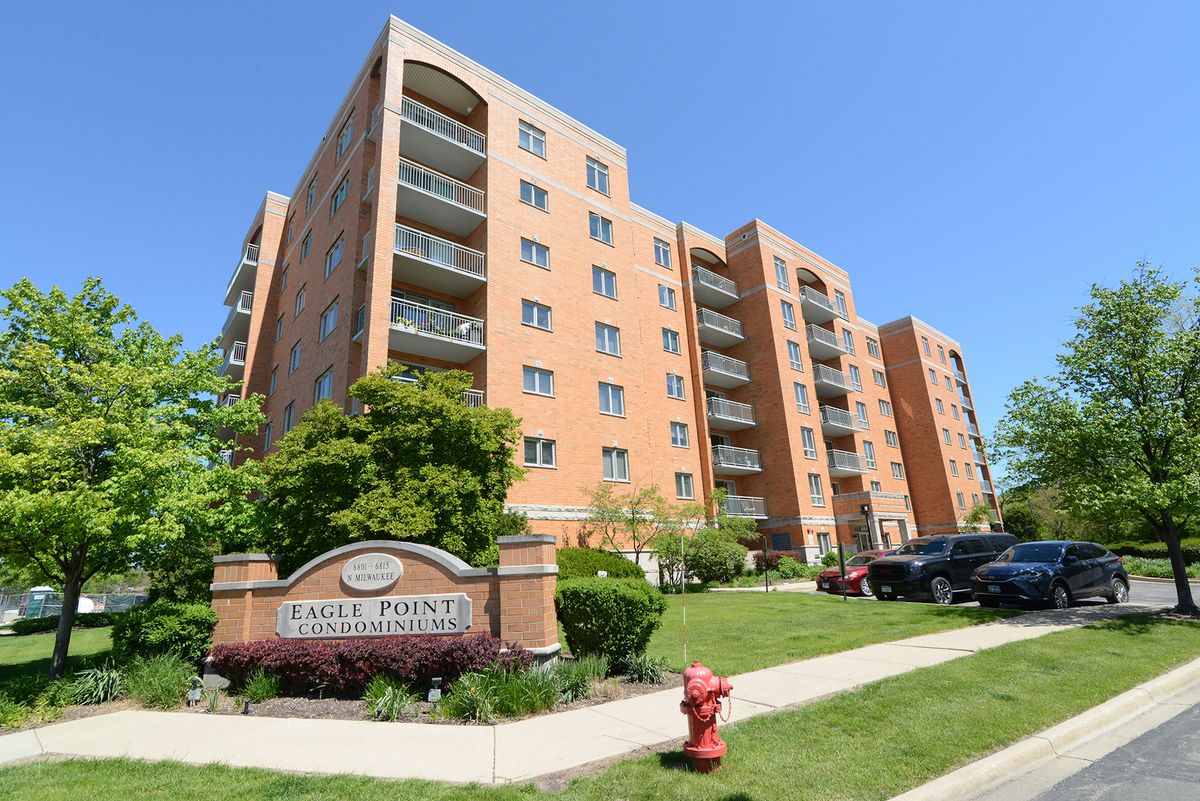 6801 N MILWAUKEE Avenue #707, Niles, IL 60714