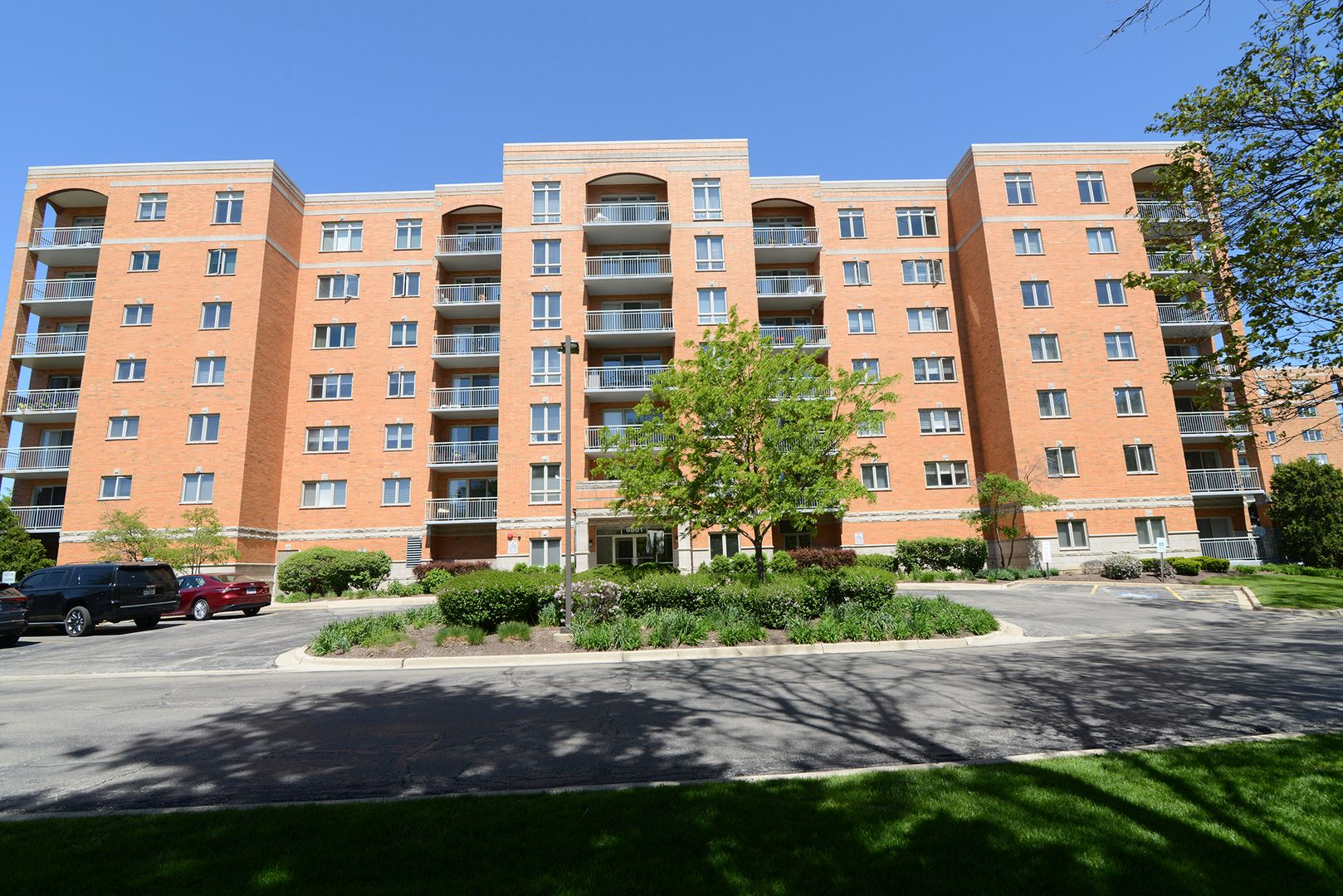 6801 N MILWAUKEE Avenue #707 — Niles, IL 60714