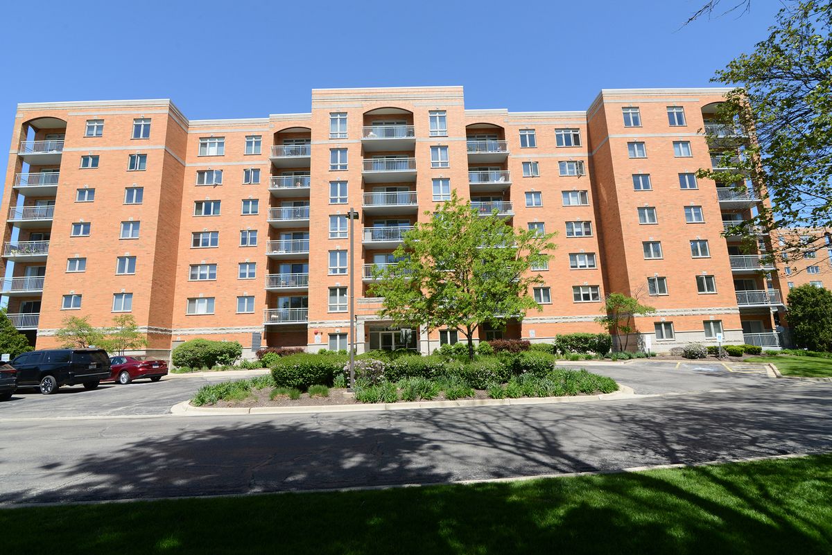 6801 MILWAUKEE Avenue, Niles, IL 60714