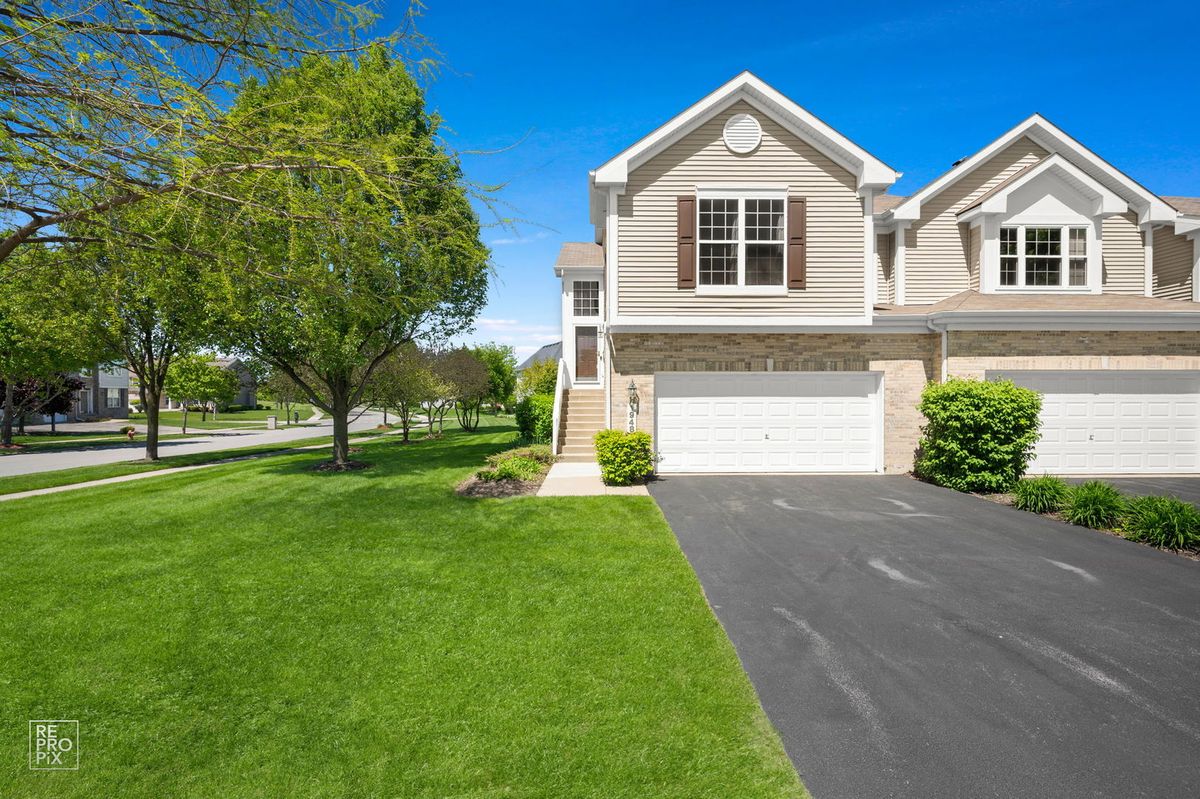 1948 Sundrop Court, Bartlett, IL 60103