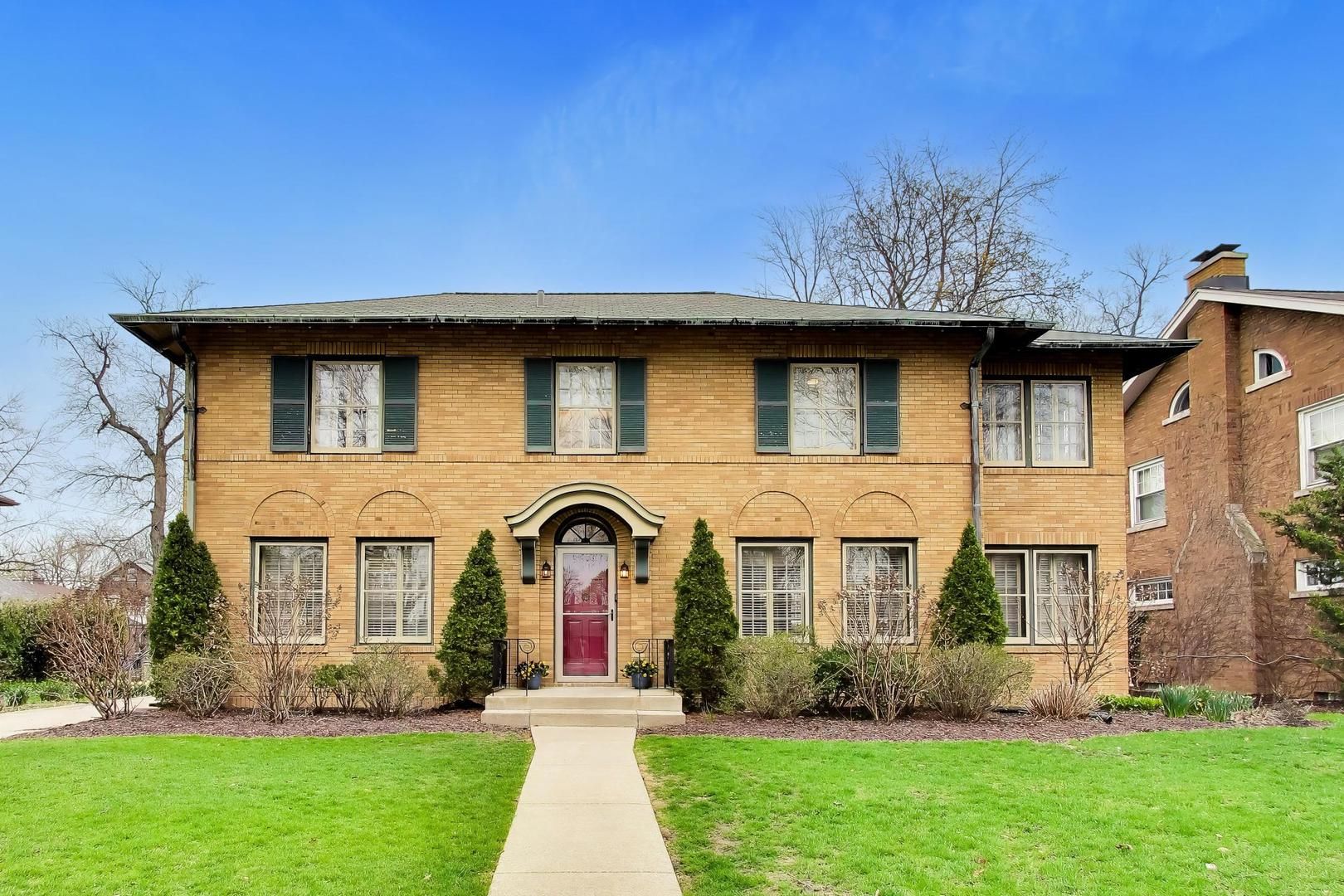 10041 S Hoyne Avenue — Chicago, IL 60643