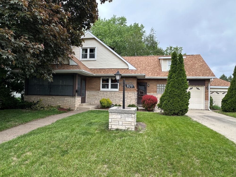 820 11th Street, Dewitt, IA 52472