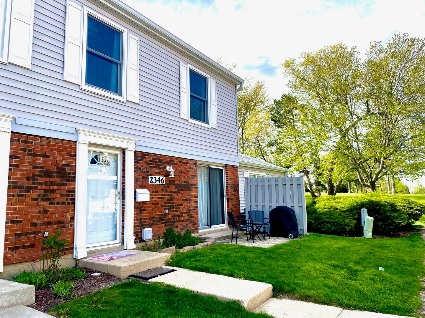 2346 Old Kings Court #2346 — Schaumburg, IL 60194