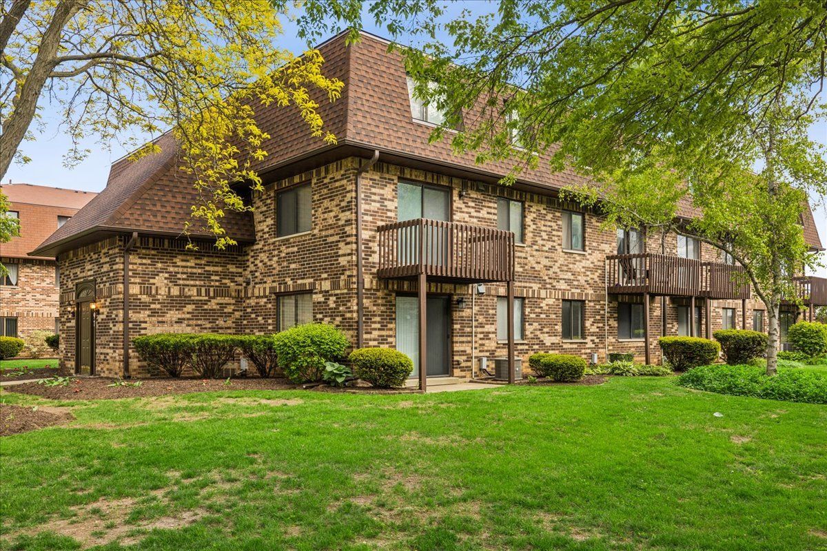 197 Uteg Street, Crystal Lake, IL 60014
