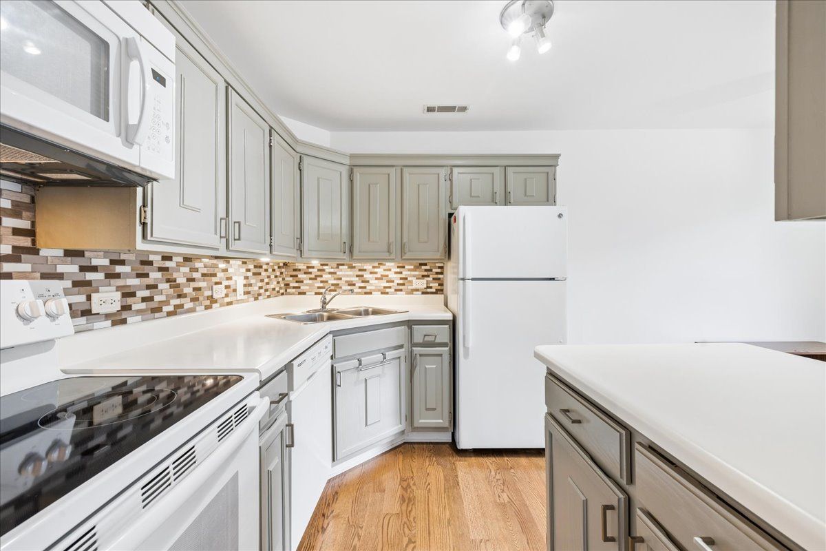 197 Uteg Street #207A, Crystal Lake, IL 60014