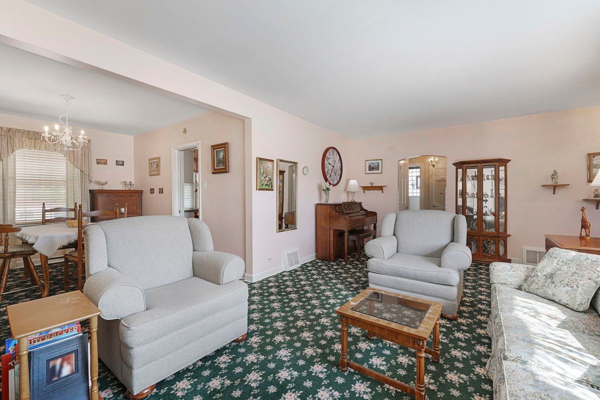 2226 Hawthorne Avenue, Westchester, IL 60154