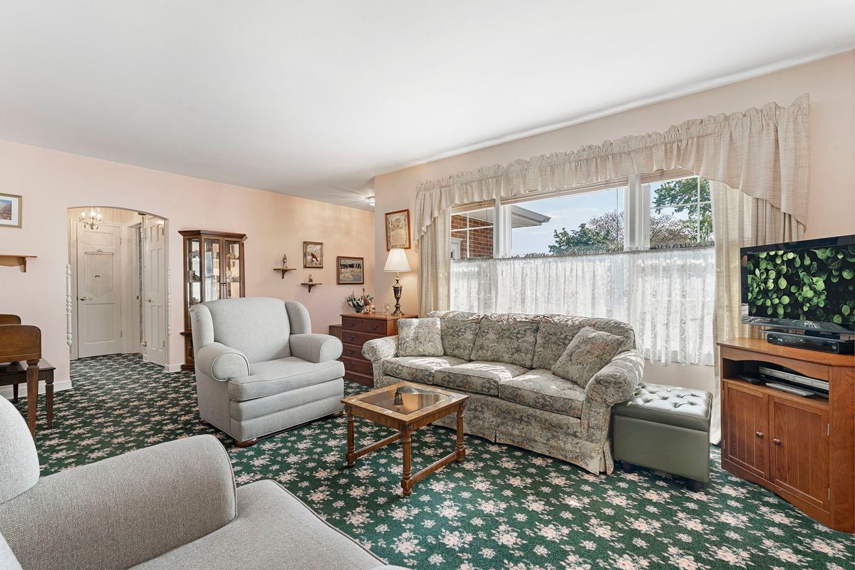 2226 Hawthorne Avenue, Westchester, IL 60154