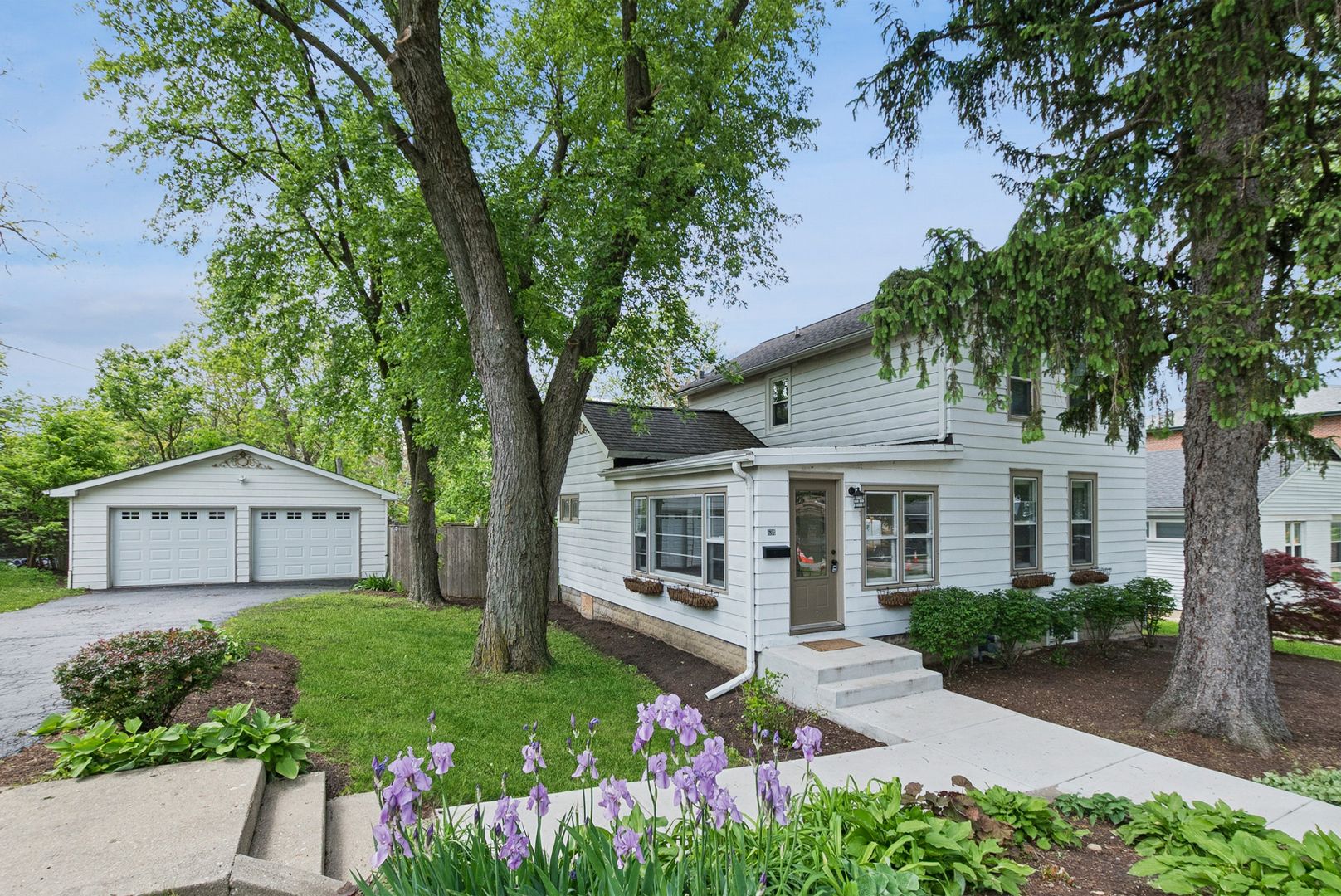 634 E 5th Avenue — Naperville, IL 60563