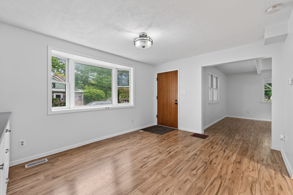 434 E Washington Street, West Chicago, IL 60185