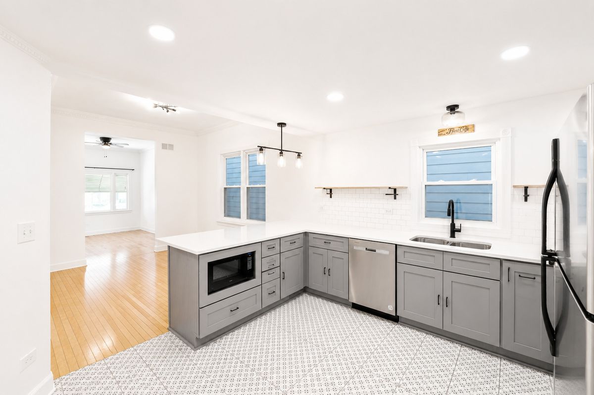 2642 N California Avenue, Chicago, IL 60647